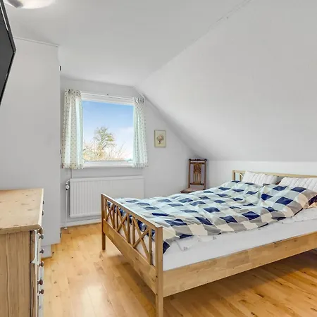 3 Bedroom Gorgeous In Kalvehave *